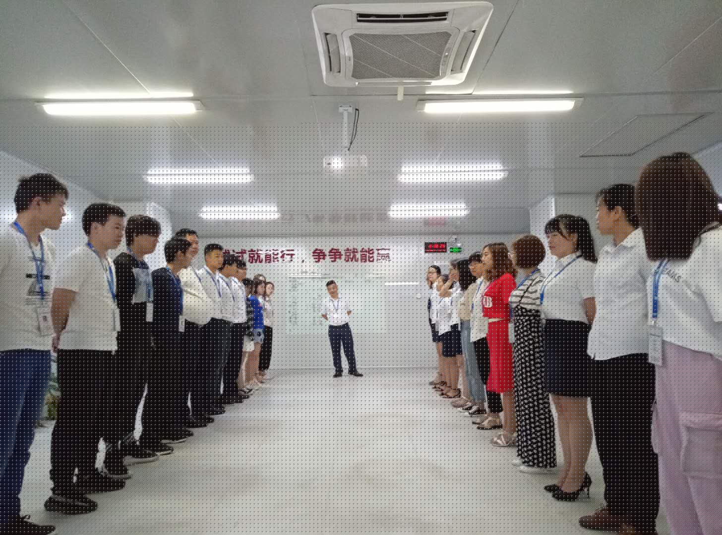小銘打樣銷(xiāo)售、運(yùn)營(yíng)及一線(xiàn)員工團(tuán)隊(duì)晨會(huì)